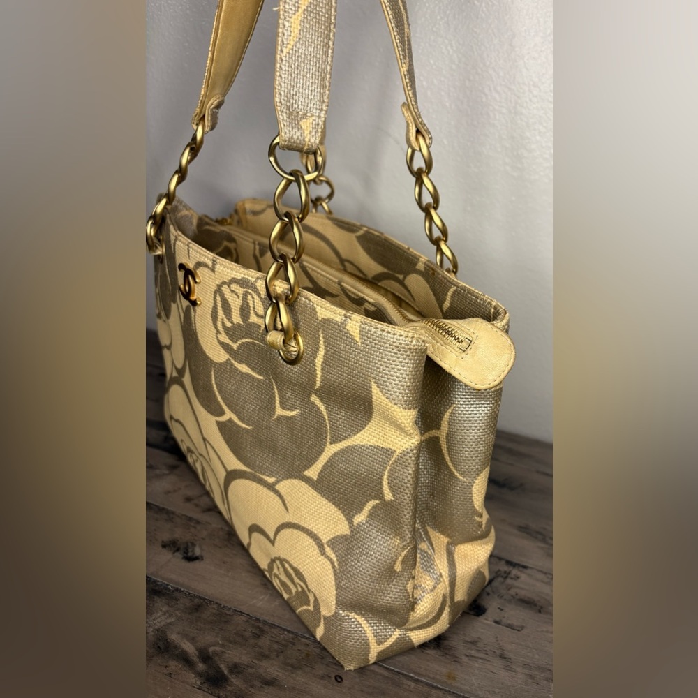 CHANEL Camellia Raffia CC Logo Chain Tote - Picture 3 of 16